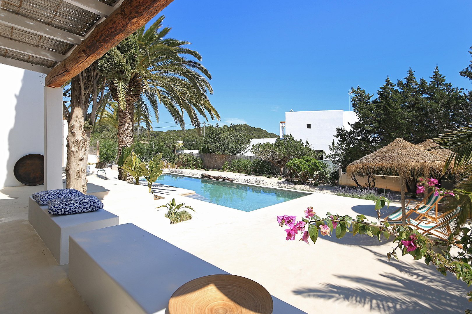 Alquile una finca en Ibiza y descubra pueblos como San José y San Carlos