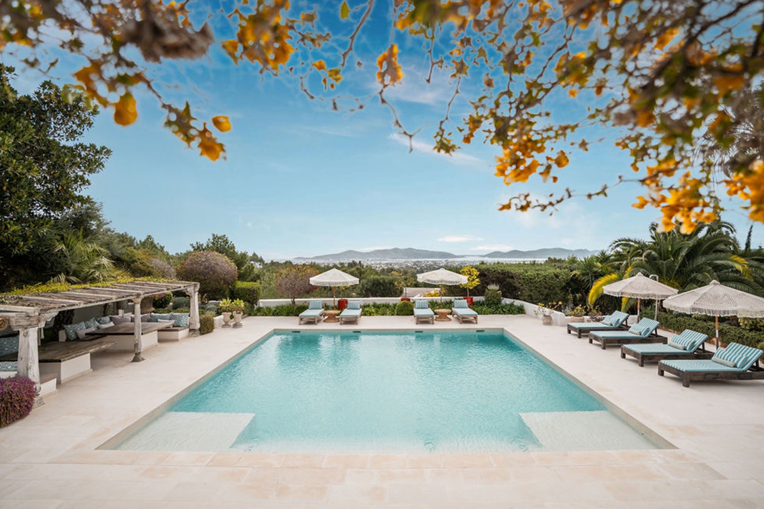 Experience a wonderful holiday in Ibiza: villas and rustic houses for rent with Engel & Völkers