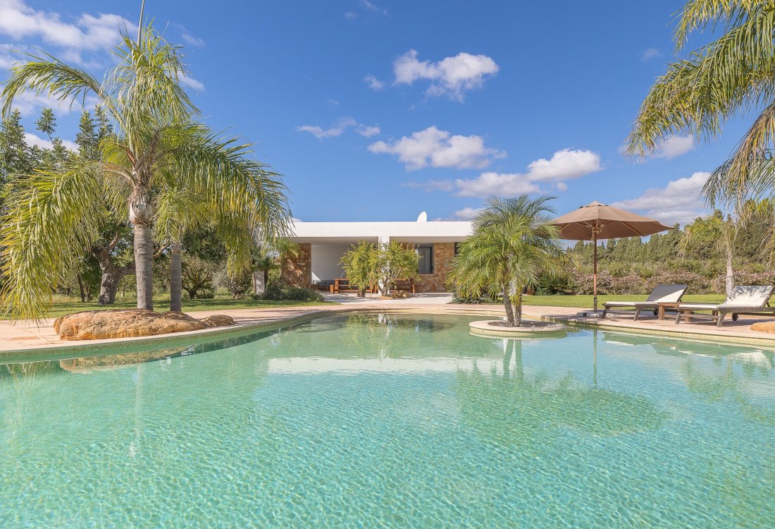 Rent a villa or rustic house in Santa Eulalia – we show you the right accommodations