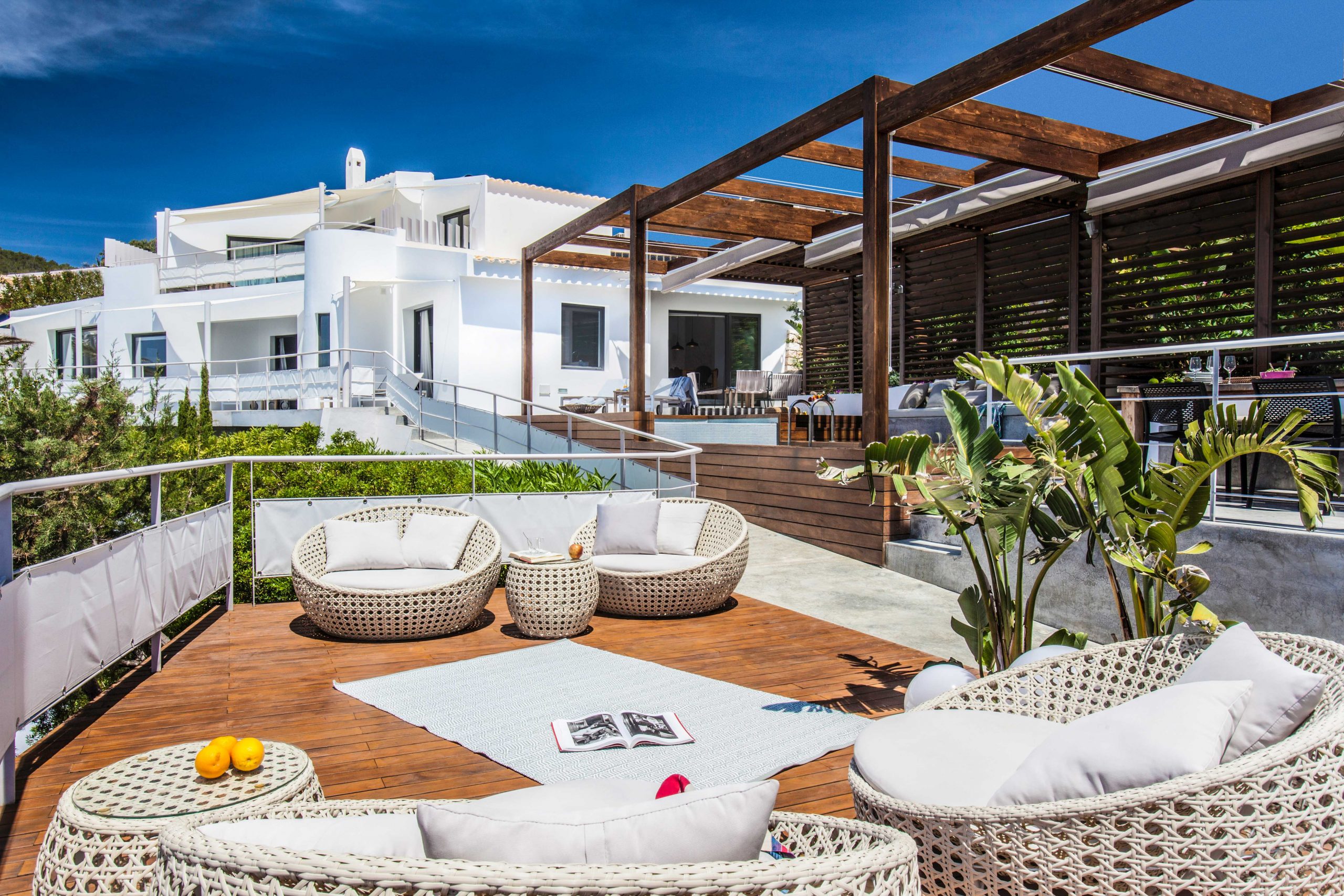 Fabulous 5 bedroom villa in exclusive urbanization