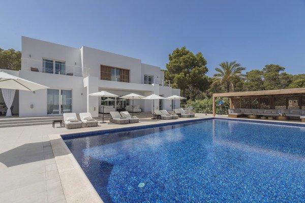 Sophisticated villa with stunning views in Vista Alegre