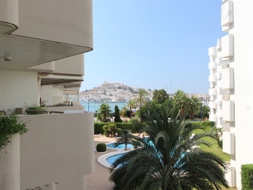Modern style apartment with views to Dalt Vila