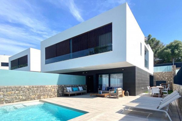 Moderna casa adosada cerca de la ciudad de Ibiza (Alquiler de temporada)