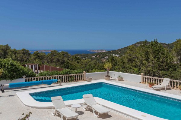 Mediterrane Villa mit Blick auf die Bucht