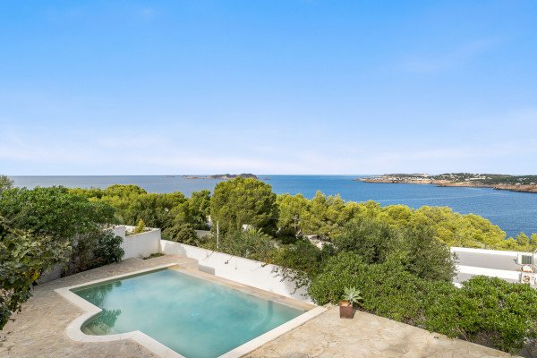 Villa mediterránea con vistas panorámicas