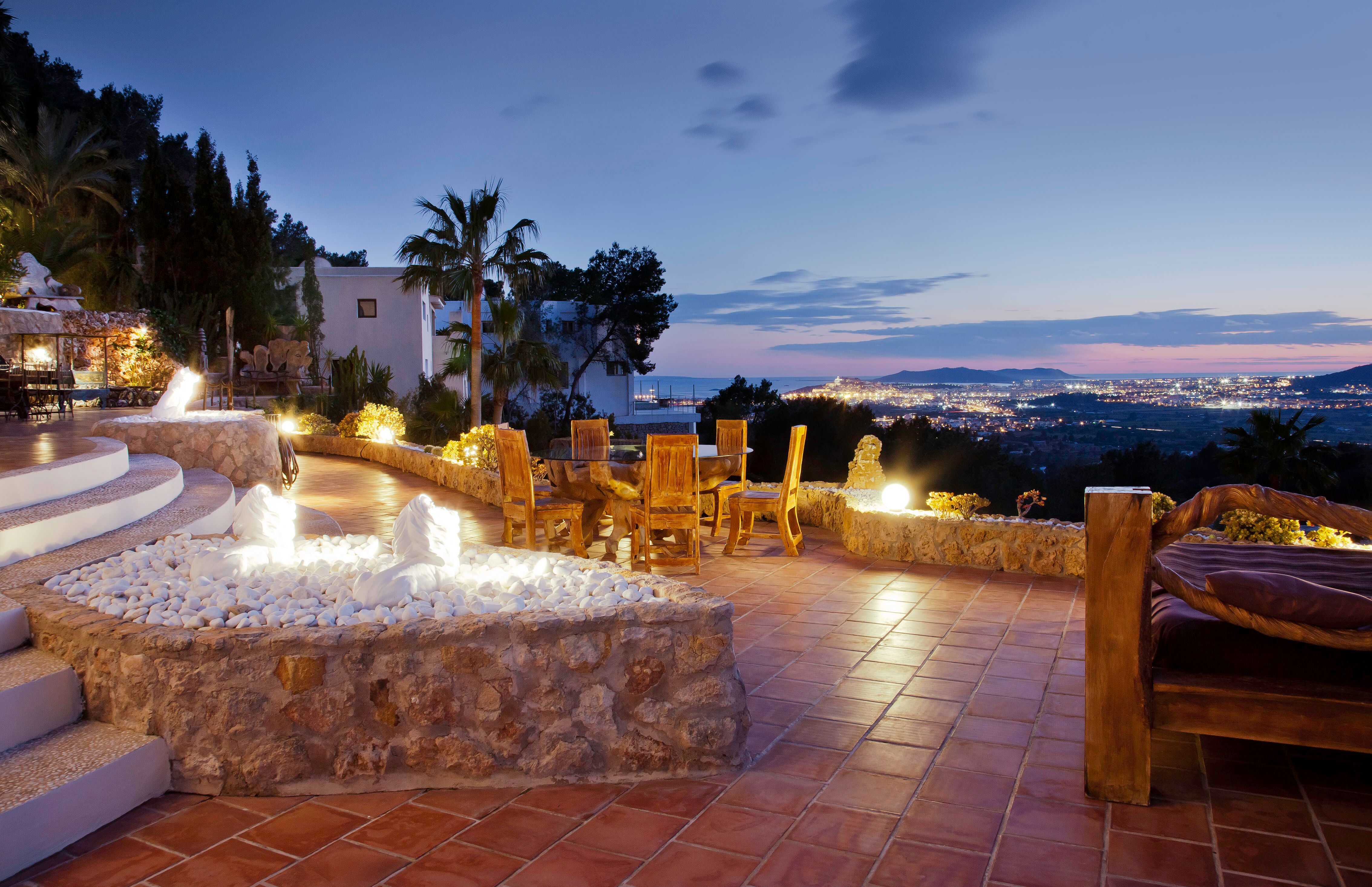 Rent a villa or rustic house in Santa Eulalia – we show you the right accommodations