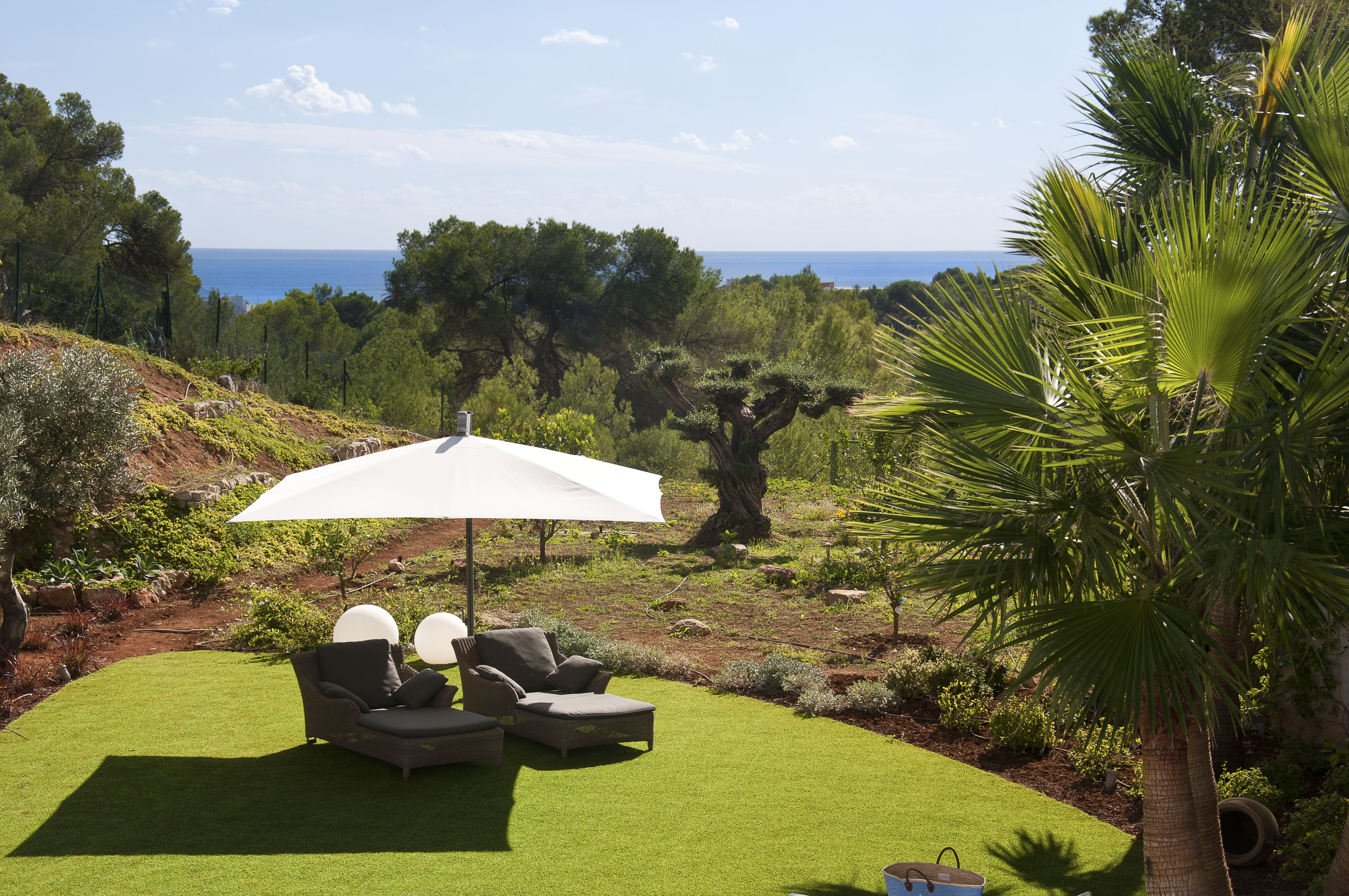 Vacaciones inolvidables con Engel & Völkers en Ibiza: alquile elegantes villas hasta un 30% más baratas