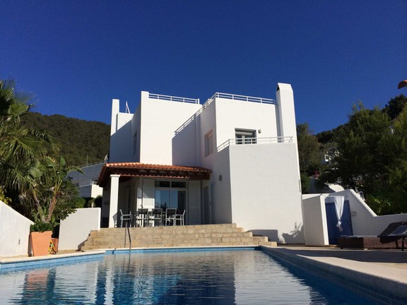 Rent a villa or apartment near Santa Eulalia that leave nothing to be desired