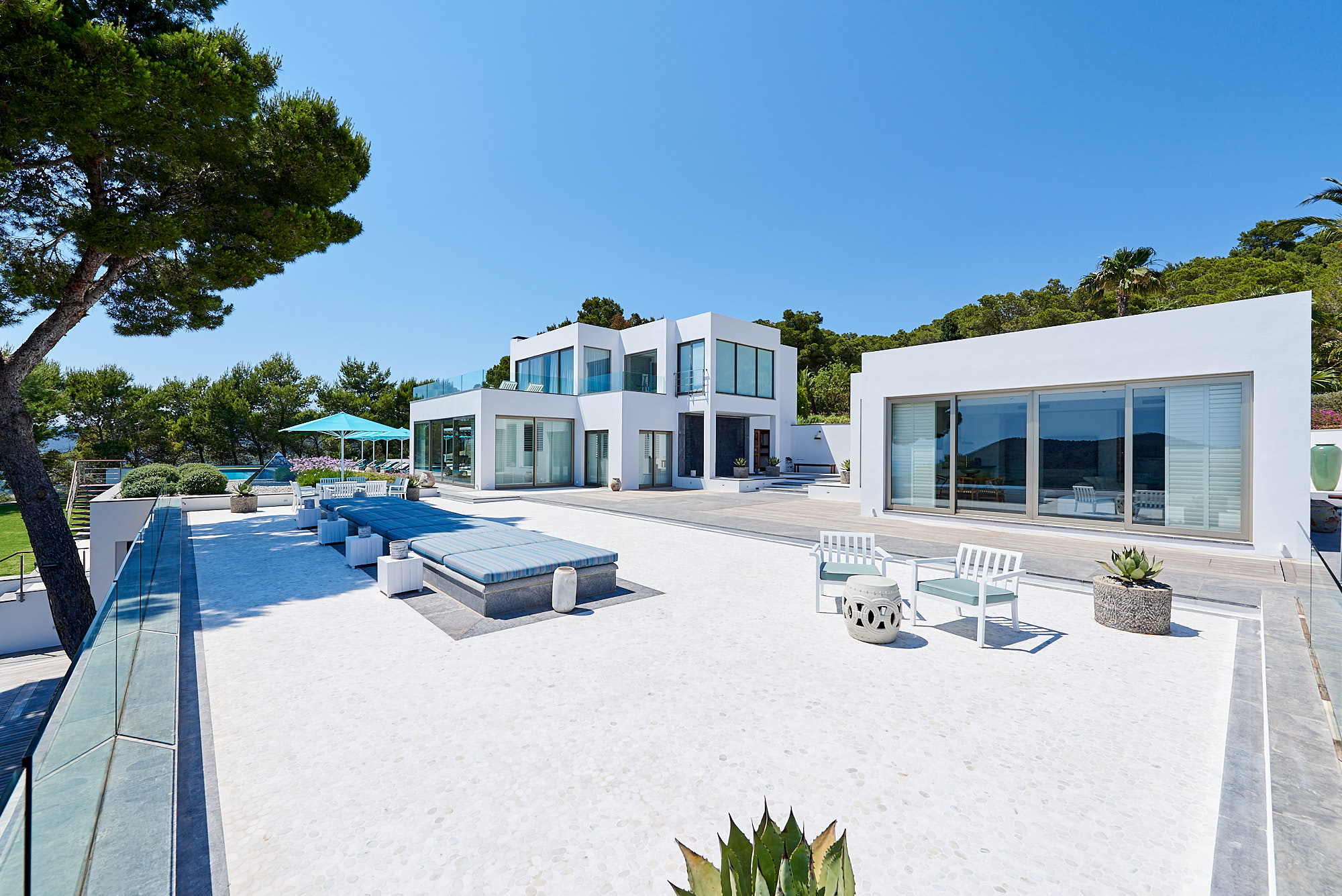 Start planning your next vacation in a villa for rent in Ibiza