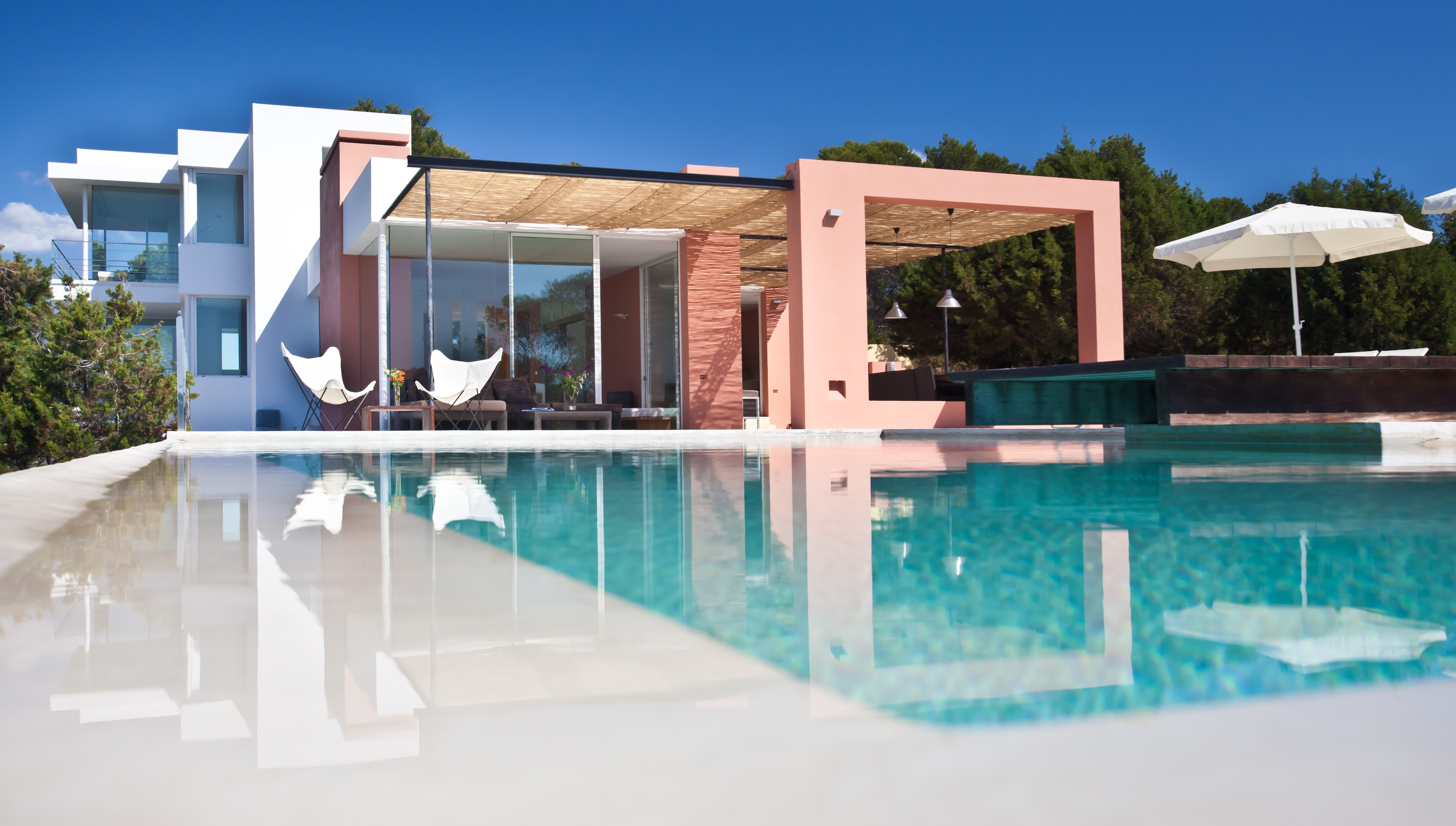 Villa de diseño moderno en el oeste de Ibiza
