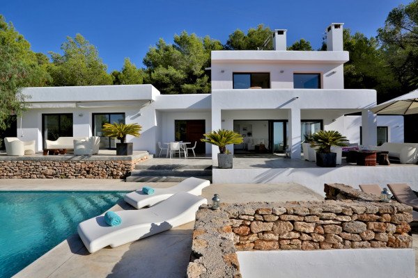 Contemporary villa with amazing sea views