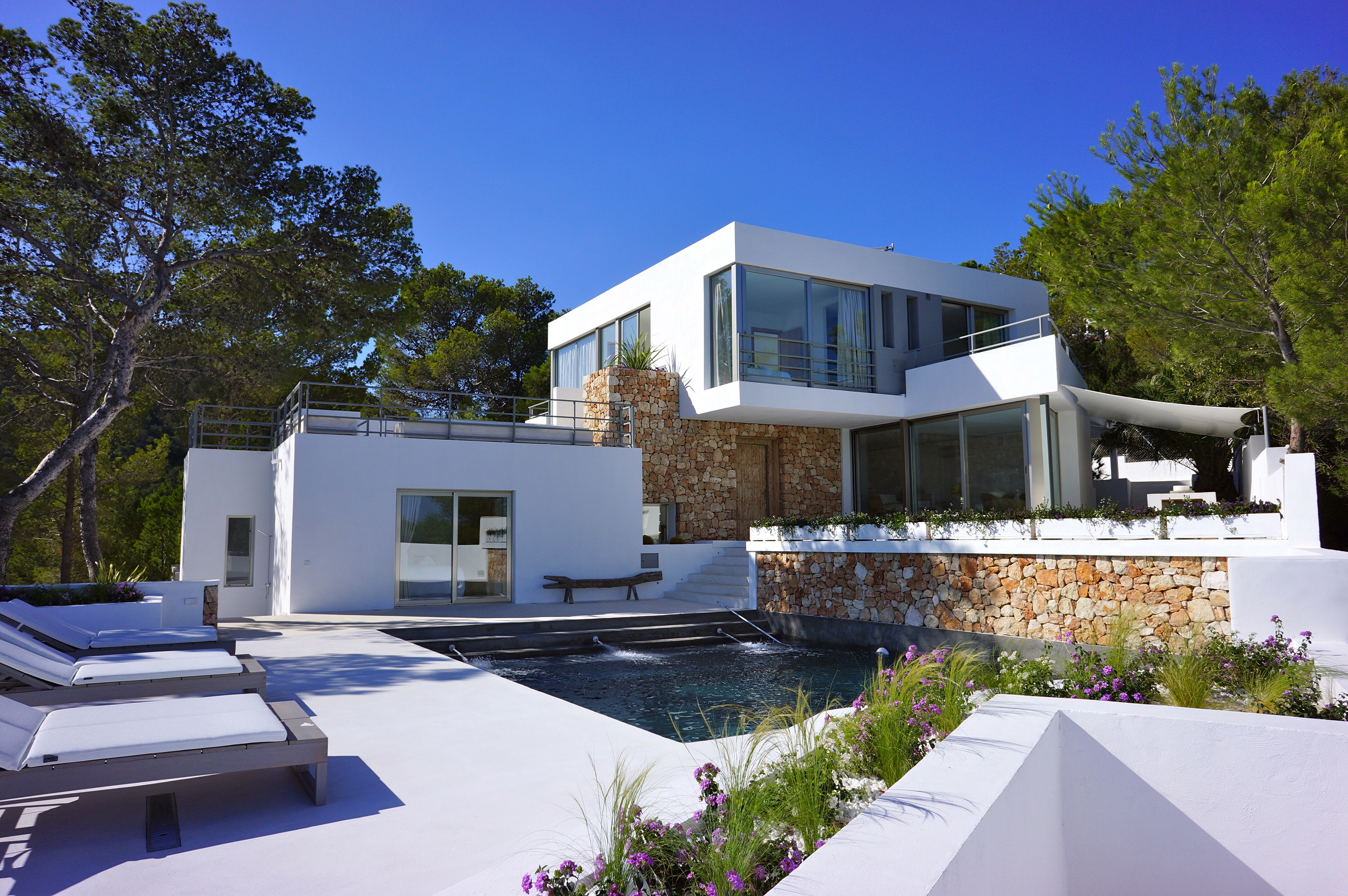 Elegante villa moderna con magnífica vistas al mar