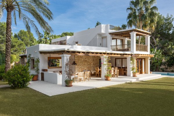 Luxury family villa in privileged location
