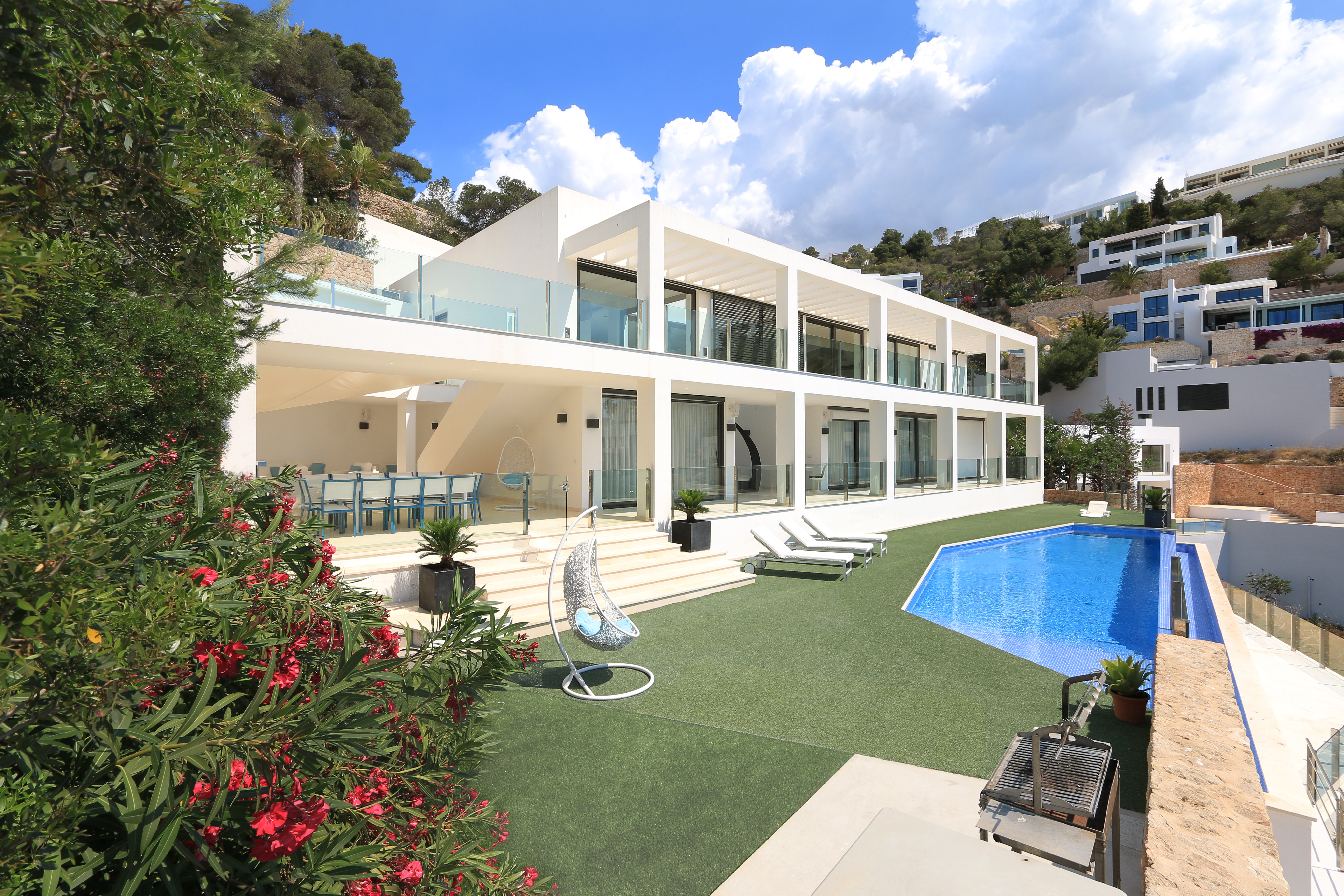 Fantastic minimalist villa in exclusive neigbourhood
