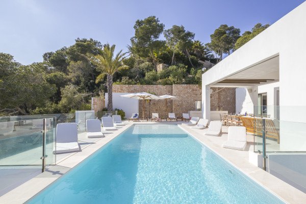 Extraordinary luxury villa with stunning sea views