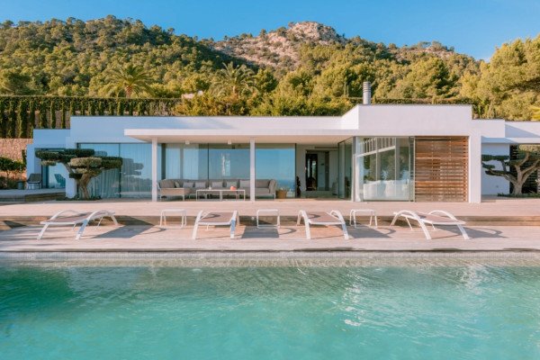 Moderne Design-Villa auf den Höhen von Es Cubelles 