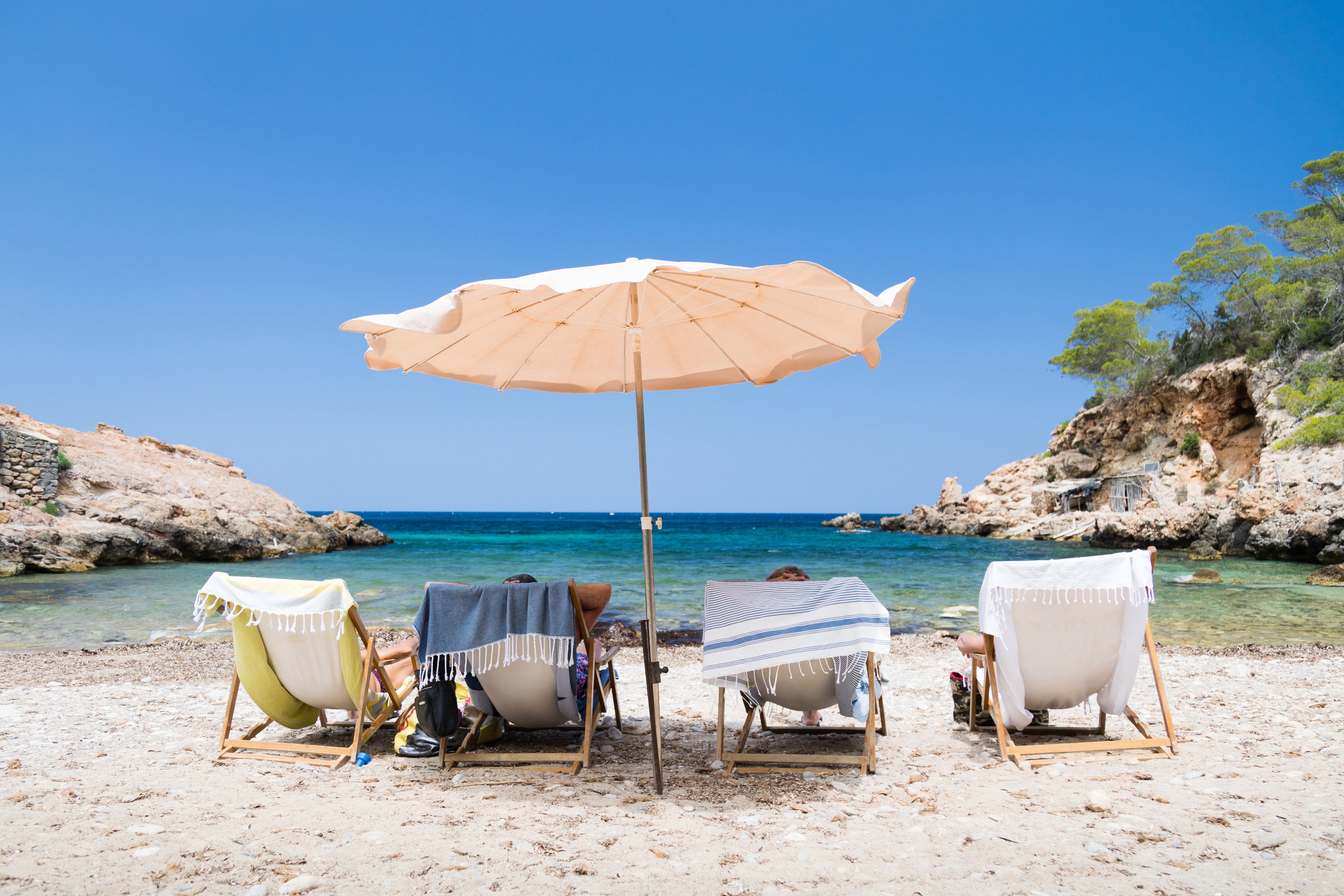 Family-friendly beaches: safe and fun spots for all ages