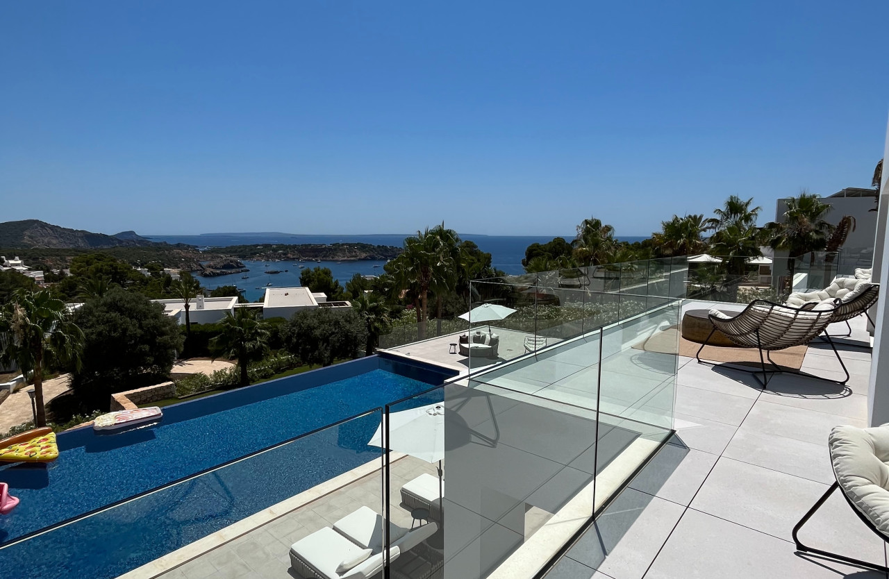 Sophisticated villa with stunning views in Vista Alegre - 18