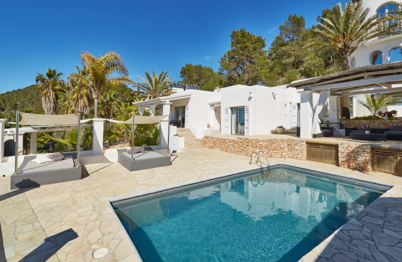 4 bedroom villa in Cala d’Hort - 2