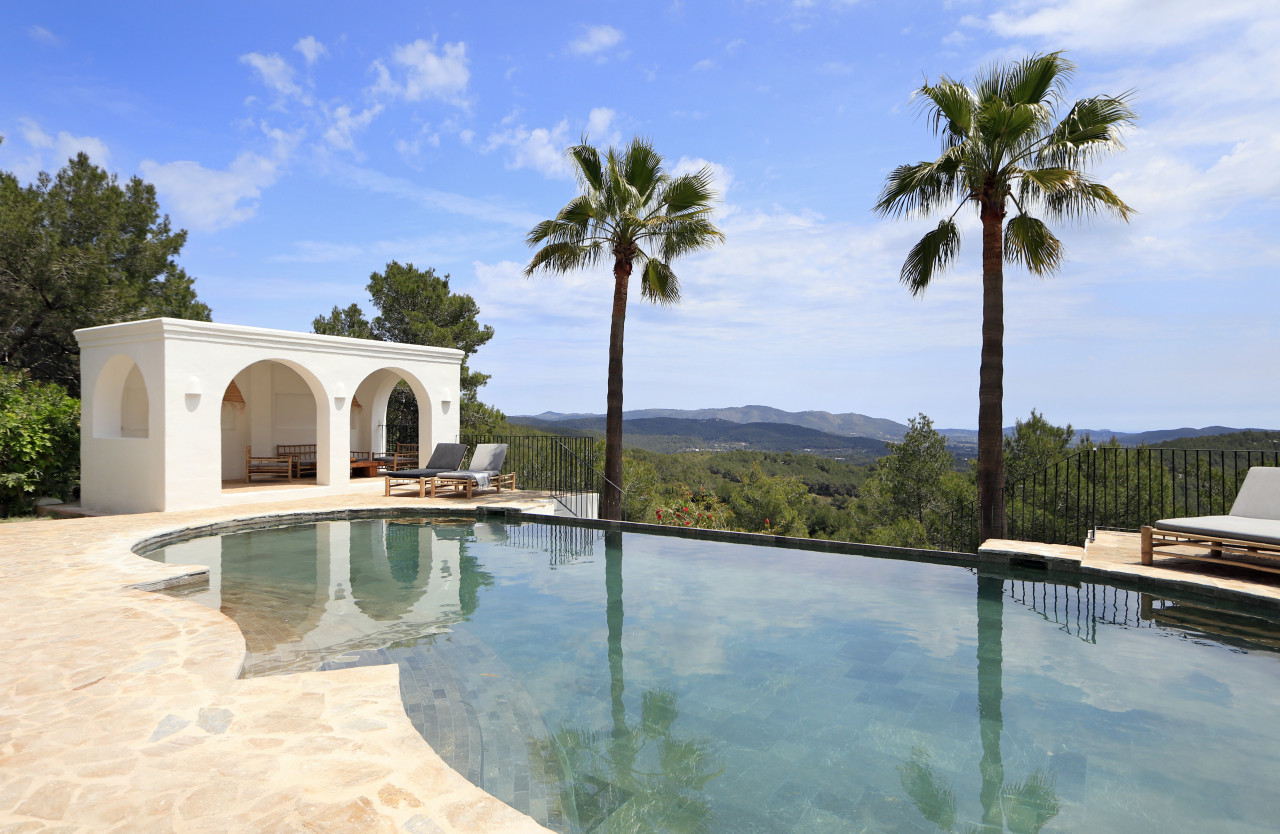 Genuine Ibizan property in Santa Gertrudis - 1