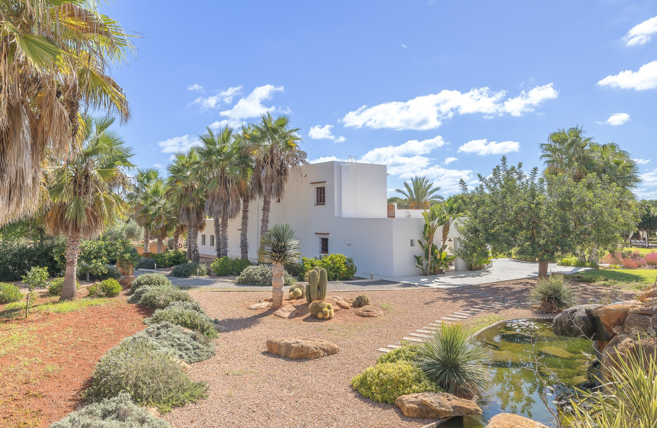 Traditional country Finca in a very convenient location a short distance from Santa Eulalia  - 8