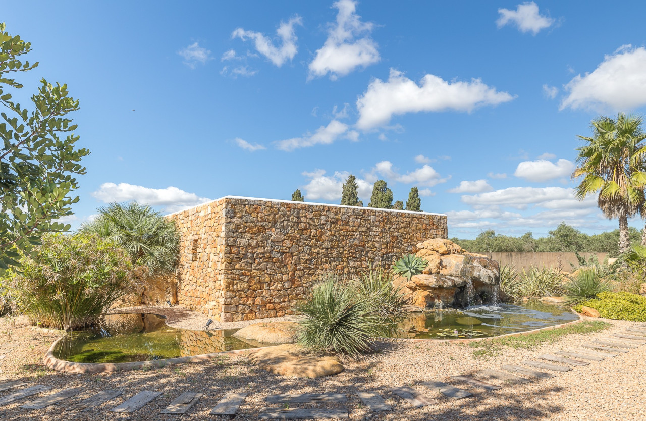 Traditional country Finca in a very convenient location a short distance from Santa Eulalia  - 17