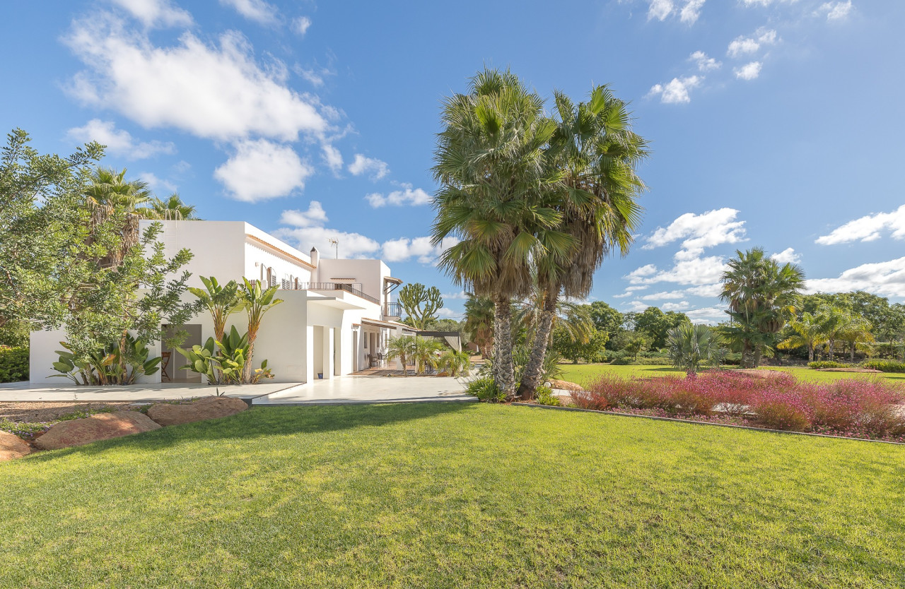 Traditional country Finca in a very convenient location a short distance from Santa Eulalia  - 3