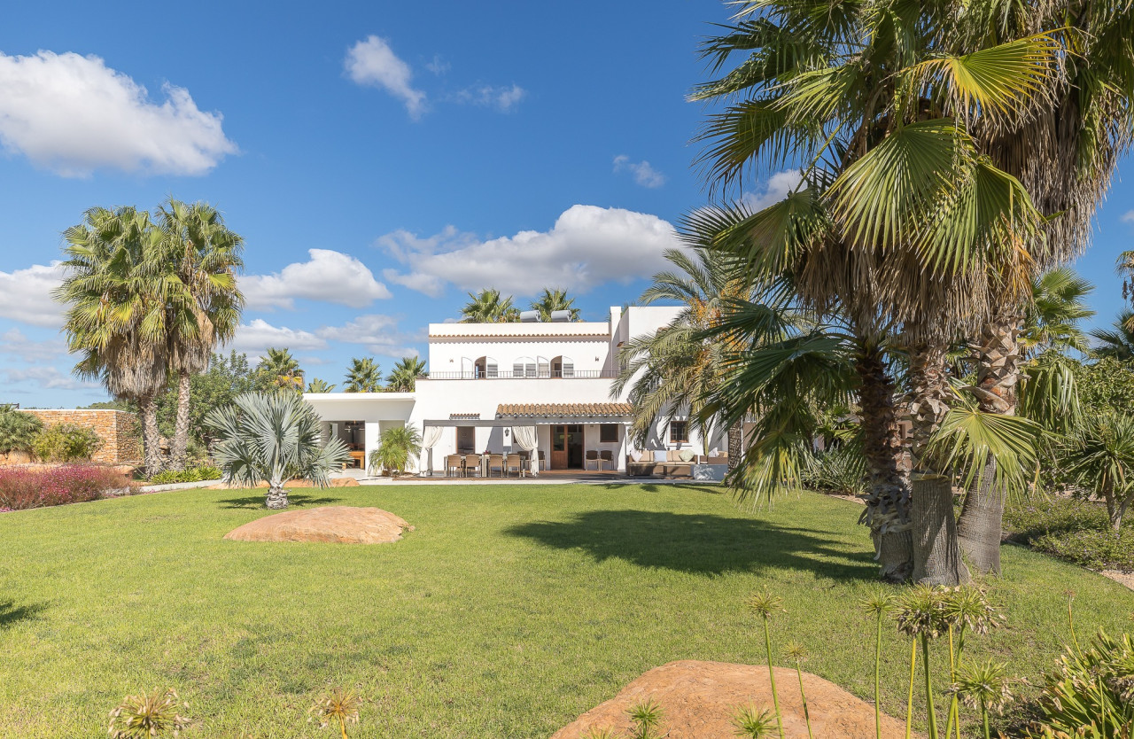 Traditional country Finca in a very convenient location a short distance from Santa Eulalia  - 13