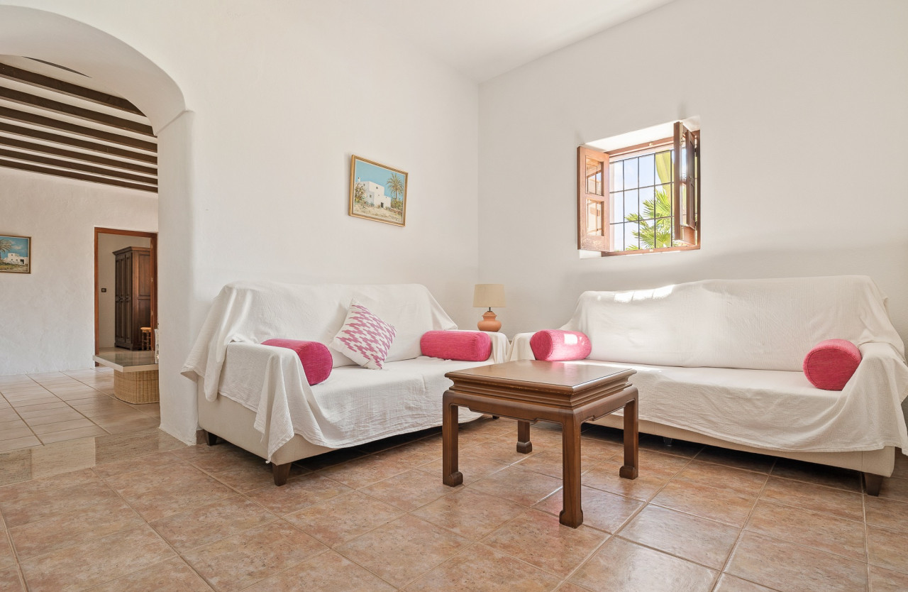 Traditional country Finca in a very convenient location a short distance from Santa Eulalia  - 32