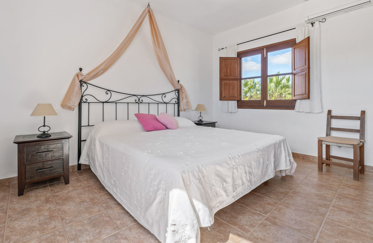 Traditional country Finca in a very convenient location a short distance from Santa Eulalia  - 45