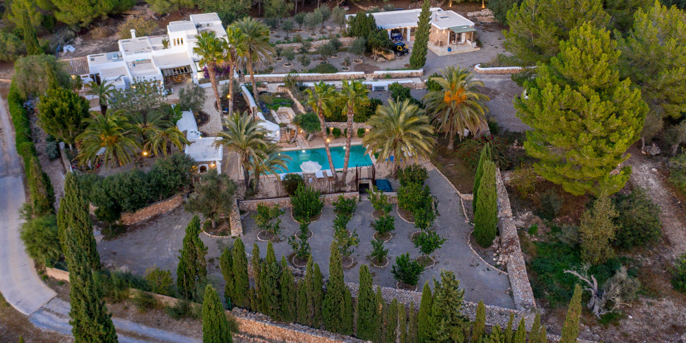 Ein bezauberndes, authentisches Landhaus, das zwischen Santa Gertrudis und Ibiza auf dem Land liegt - 5