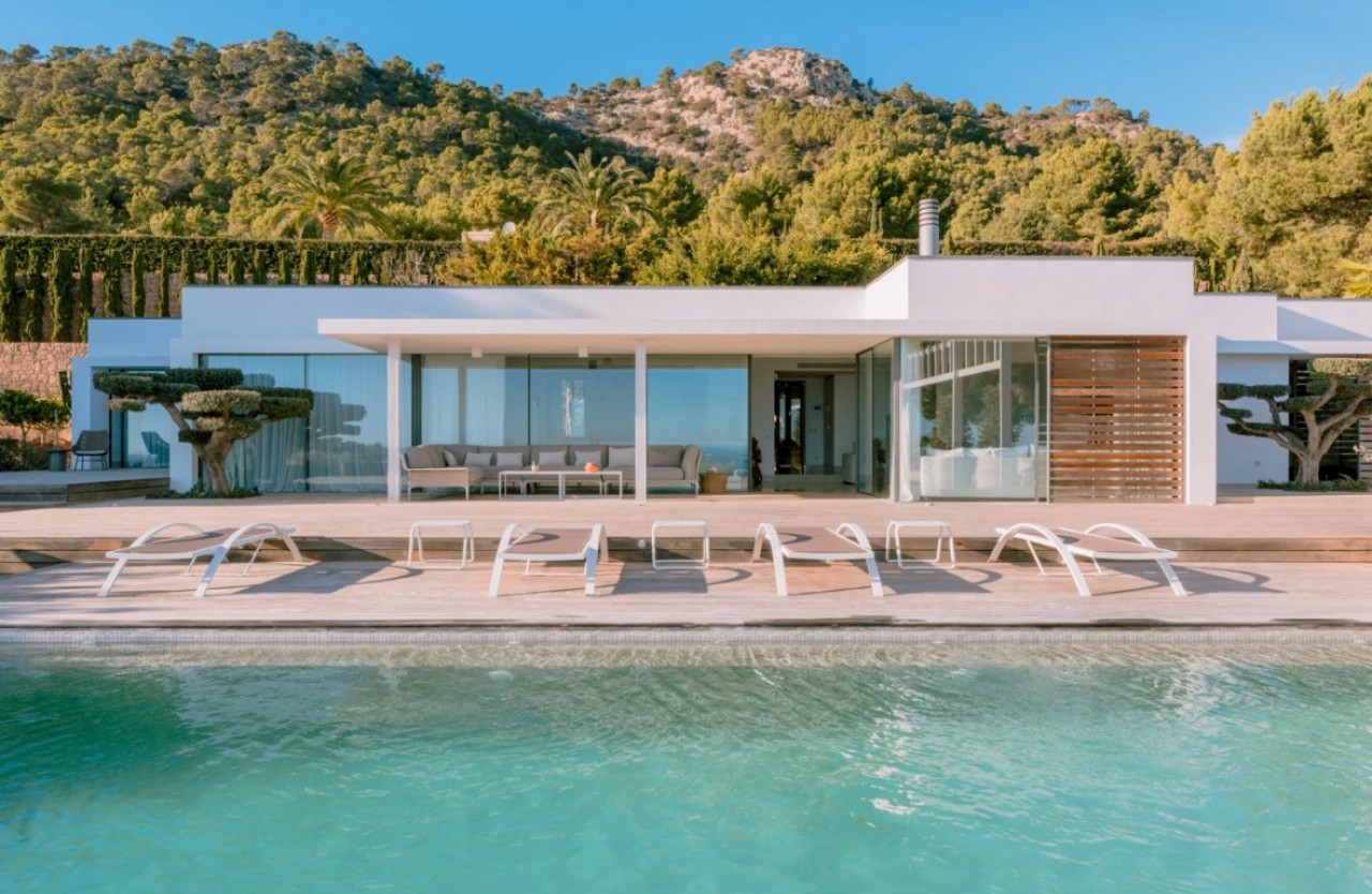 Modern design villa on the heights of Es Cubelles  - 1