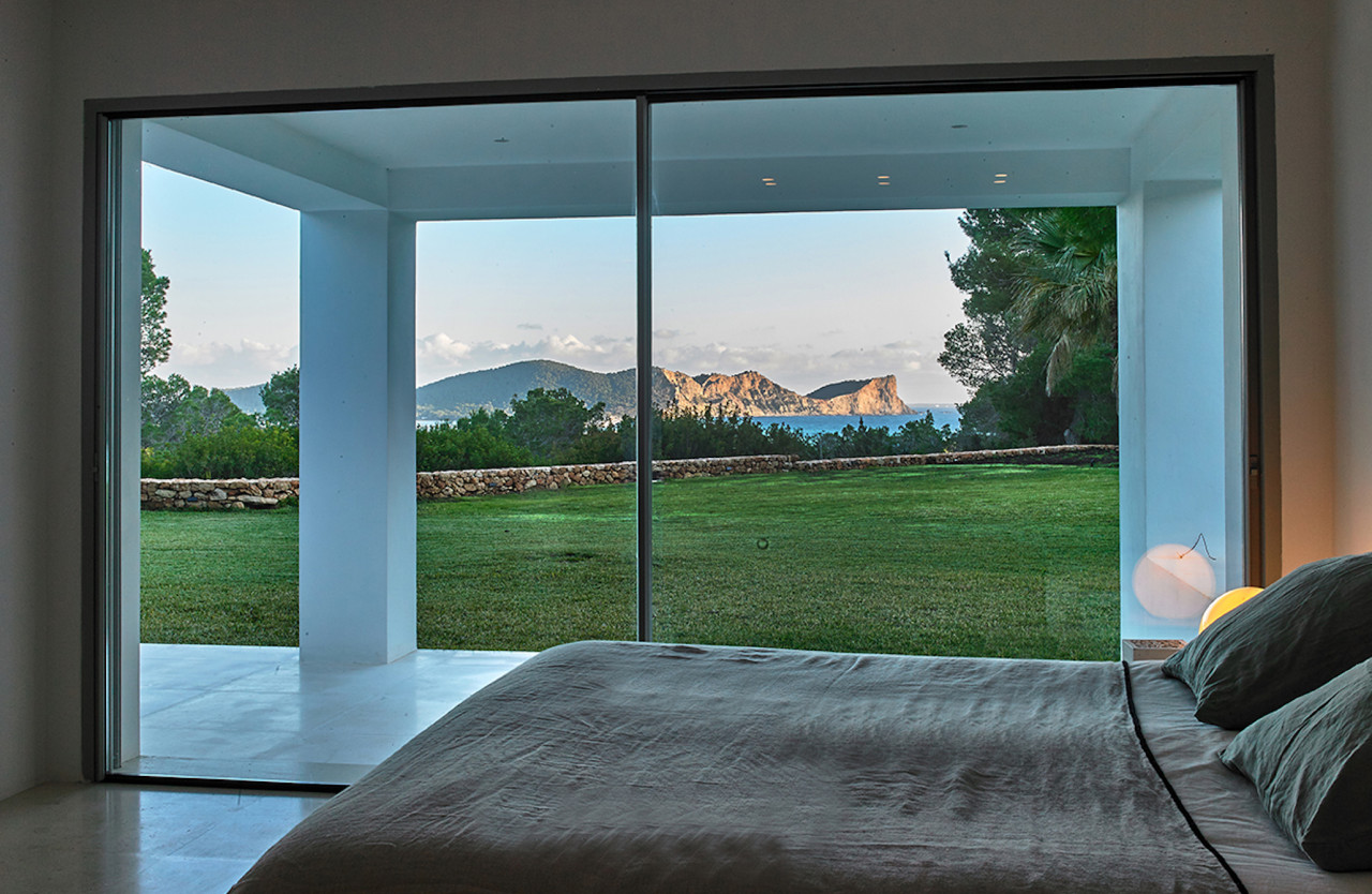 Modern luxury villa with stunning views  - 4