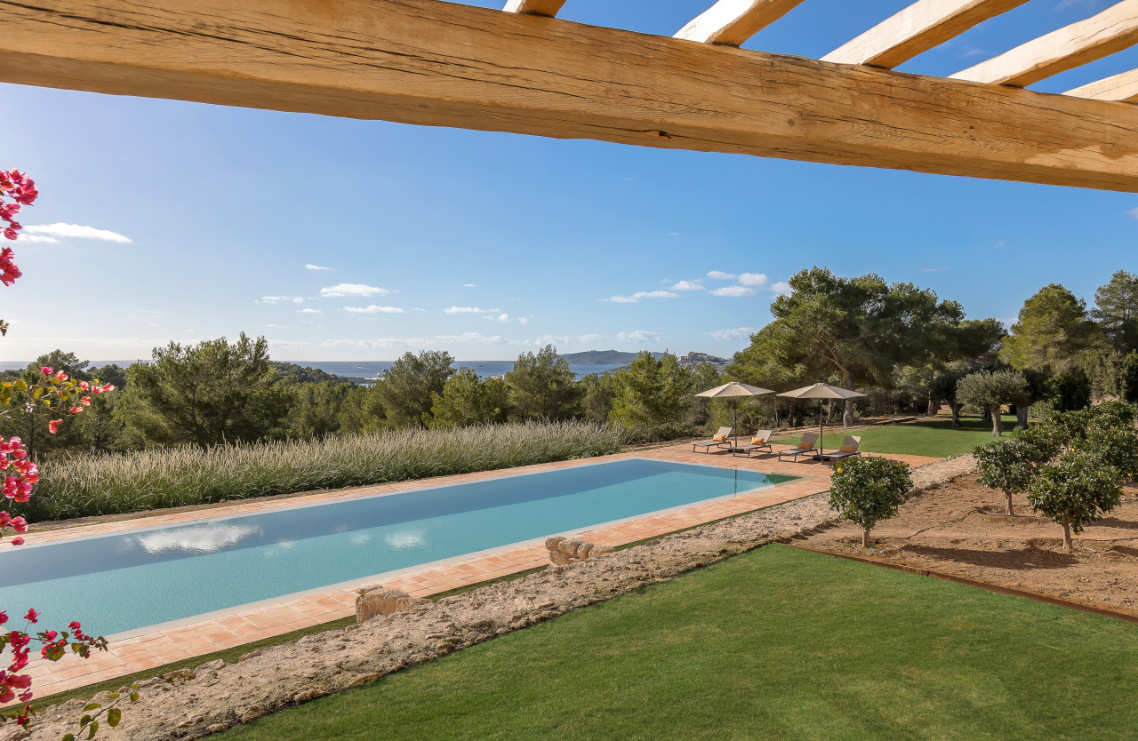 Neu gebaute stilvolle Villa mit Blick auf das Meer und Dalt Vila - 2