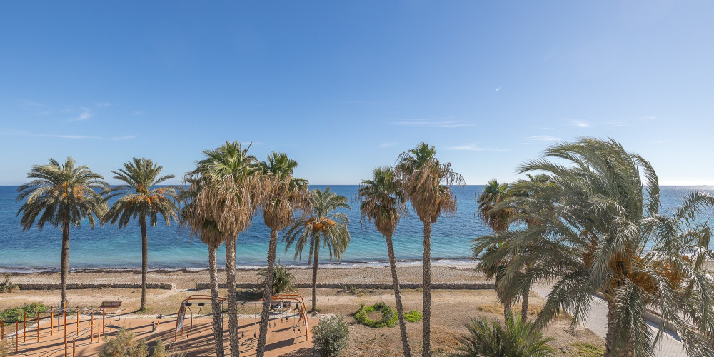 Moderno y espacioso dúplex con terraza en primera línea de playa - 1