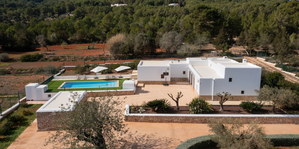 Finca with distant sea views in a quiet location - 2