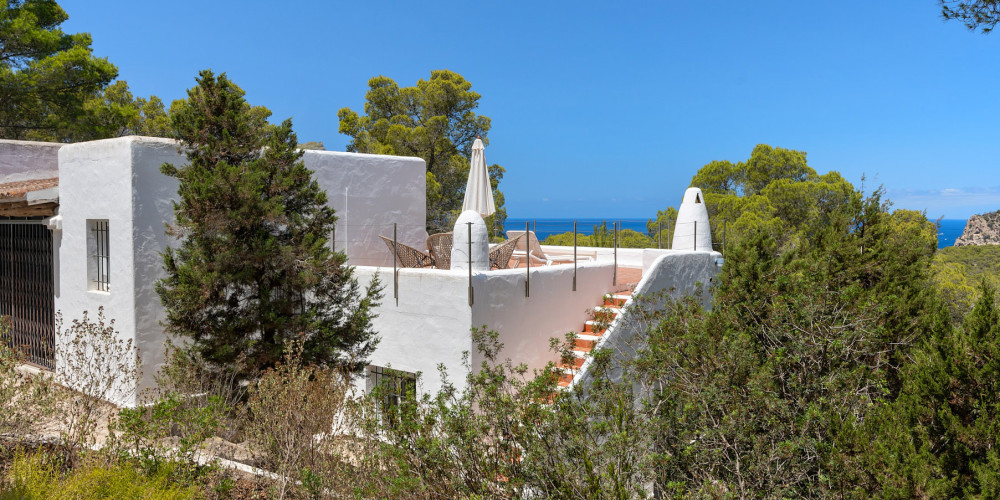 Dos casas de campo en una parcela con vistas al mar - 2