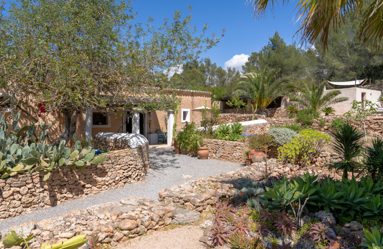 Ibizencan finca with views and dreamy garden - 2