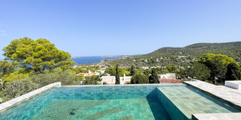 Villa renovada a estrenar con impresionantes vistas al mar - 3