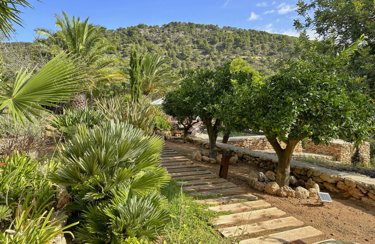 Finca romántica en la naturaleza con vistas panorámicas - 36