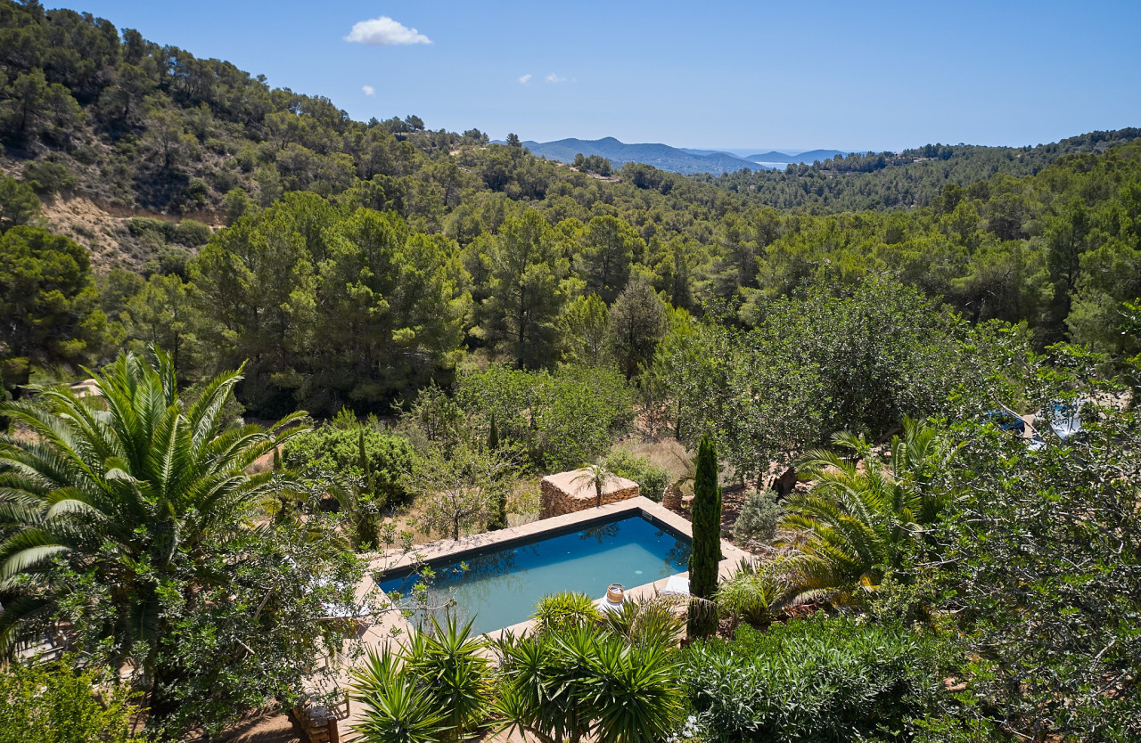 Finca romántica en la naturaleza con vistas panorámicas - 10