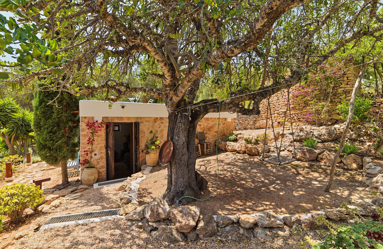 Finca romántica en la naturaleza con vistas panorámicas - 40