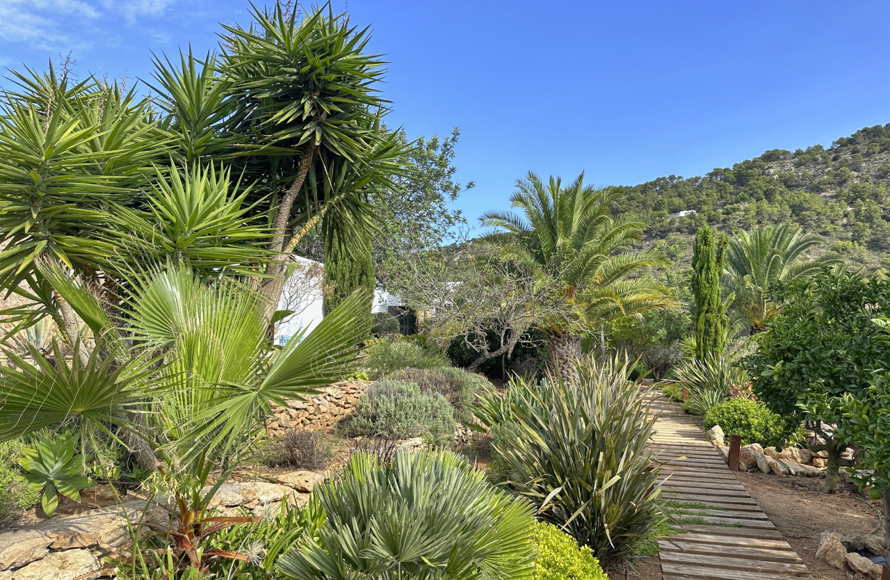 Finca romántica en la naturaleza con vistas panorámicas - 11