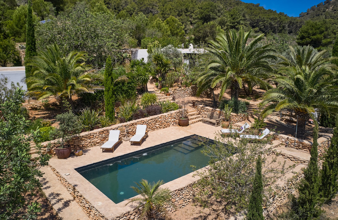 Finca romántica en la naturaleza con vistas panorámicas - 6