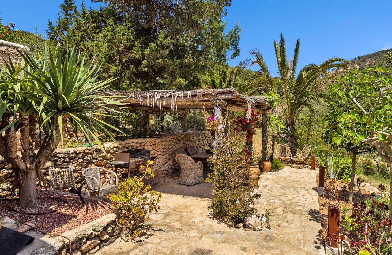 Finca romántica en la naturaleza con vistas panorámicas - 4