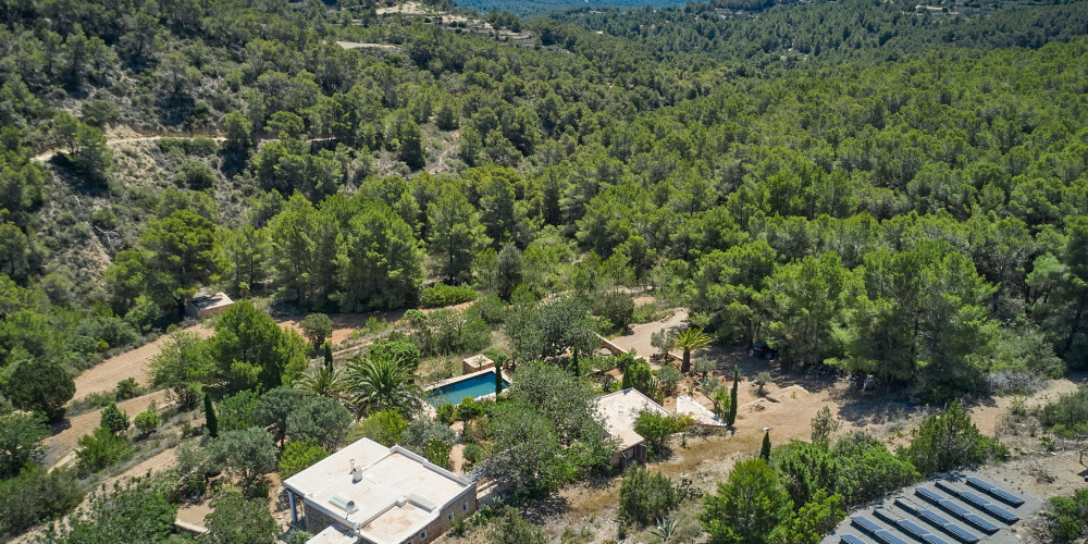 Finca romántica en la naturaleza con vistas panorámicas - 5