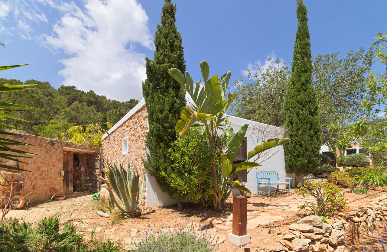 Finca romántica en la naturaleza con vistas panorámicas - 39