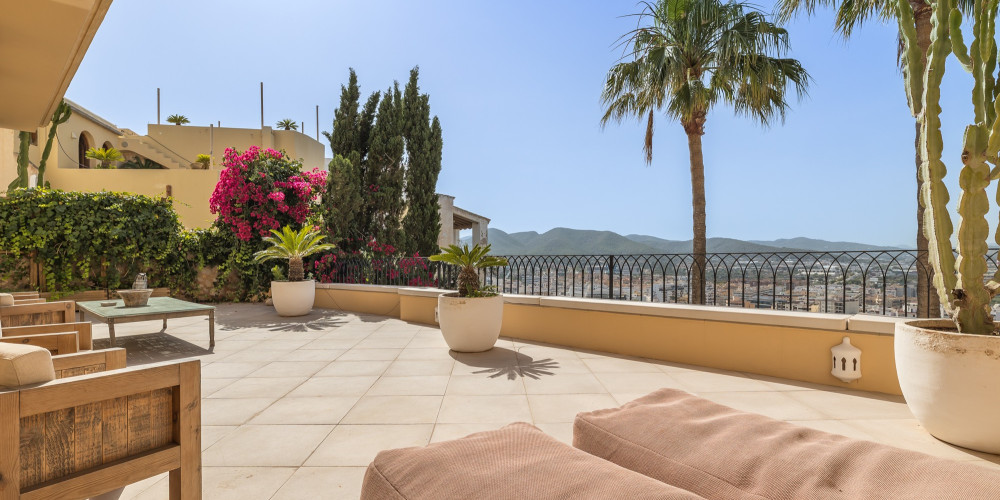 Exklusive Wohnung mit großer Terrasse in Dalt Vila - 3