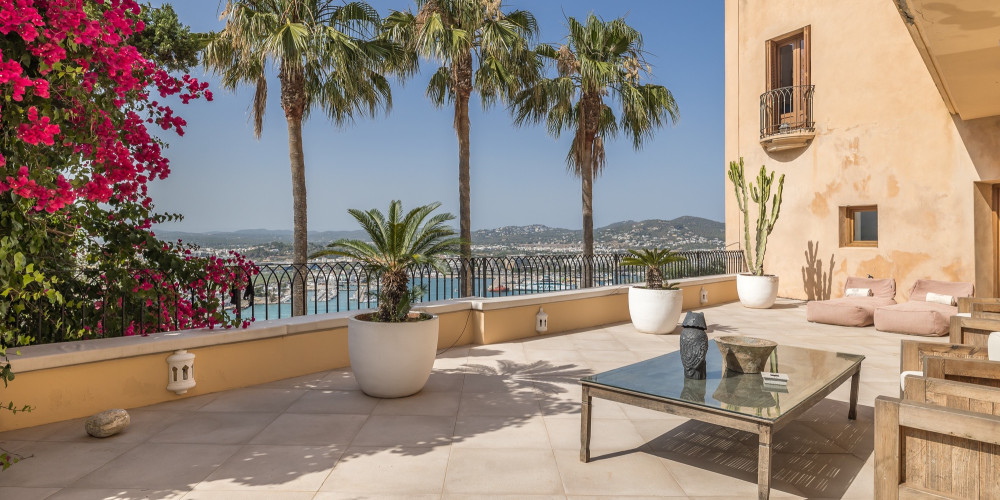 Exklusive Wohnung mit großer Terrasse in Dalt Vila - 2