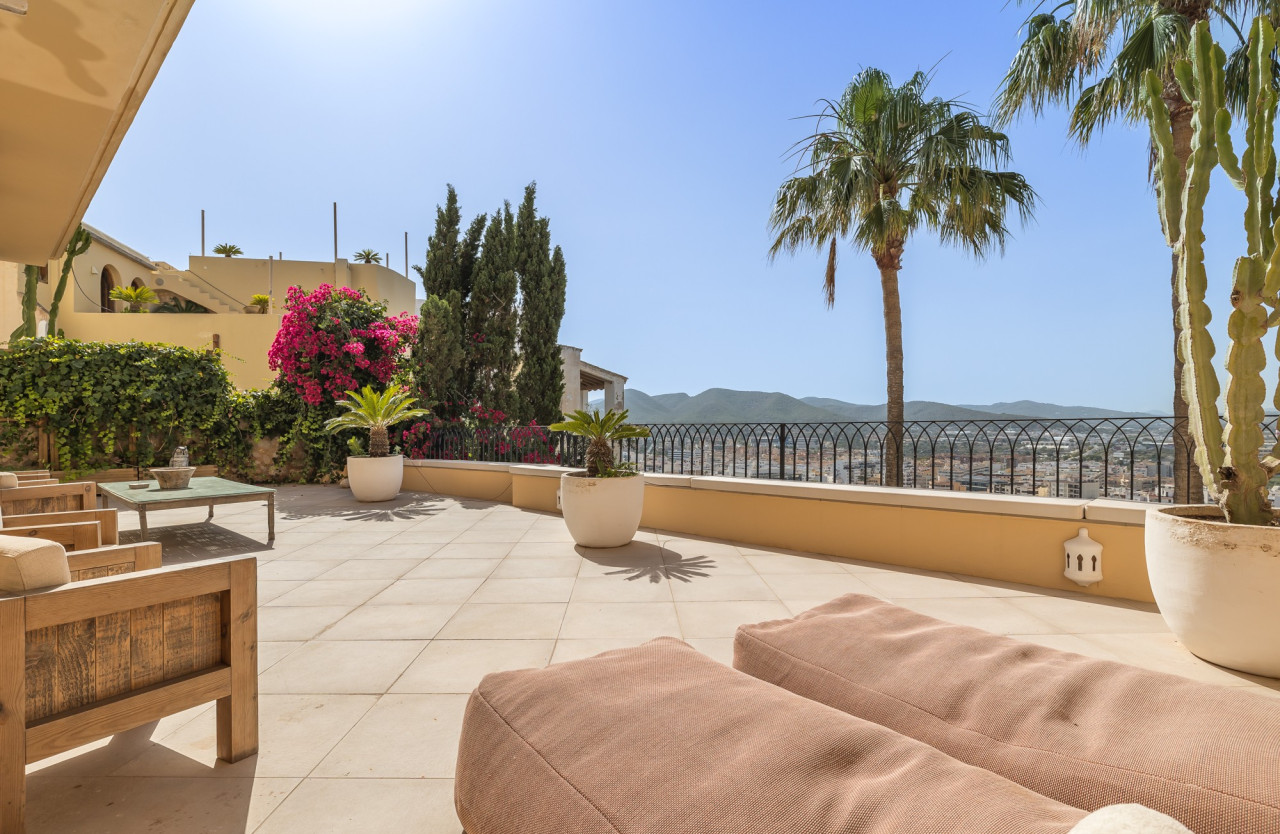 Exclusive apartment with large terrace in Dalt Vila - 6